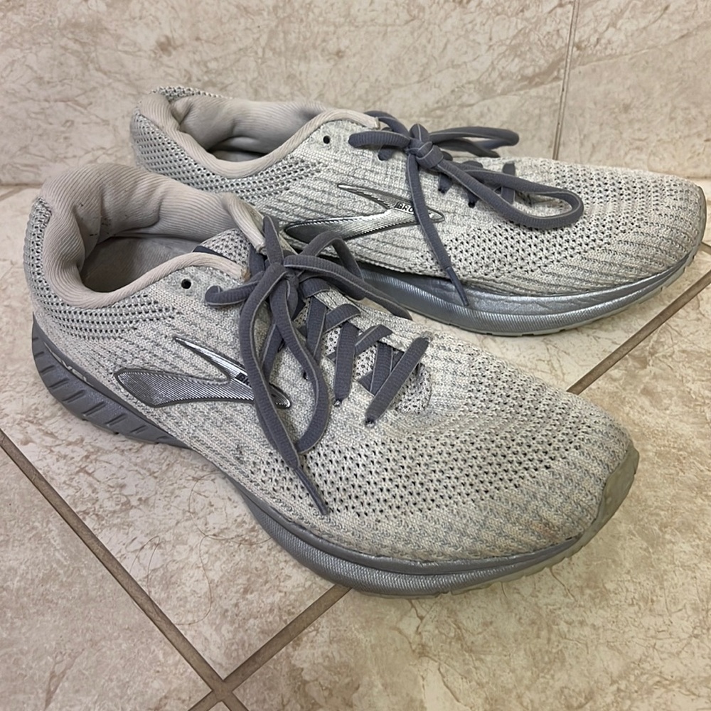 Brooks Sneakers